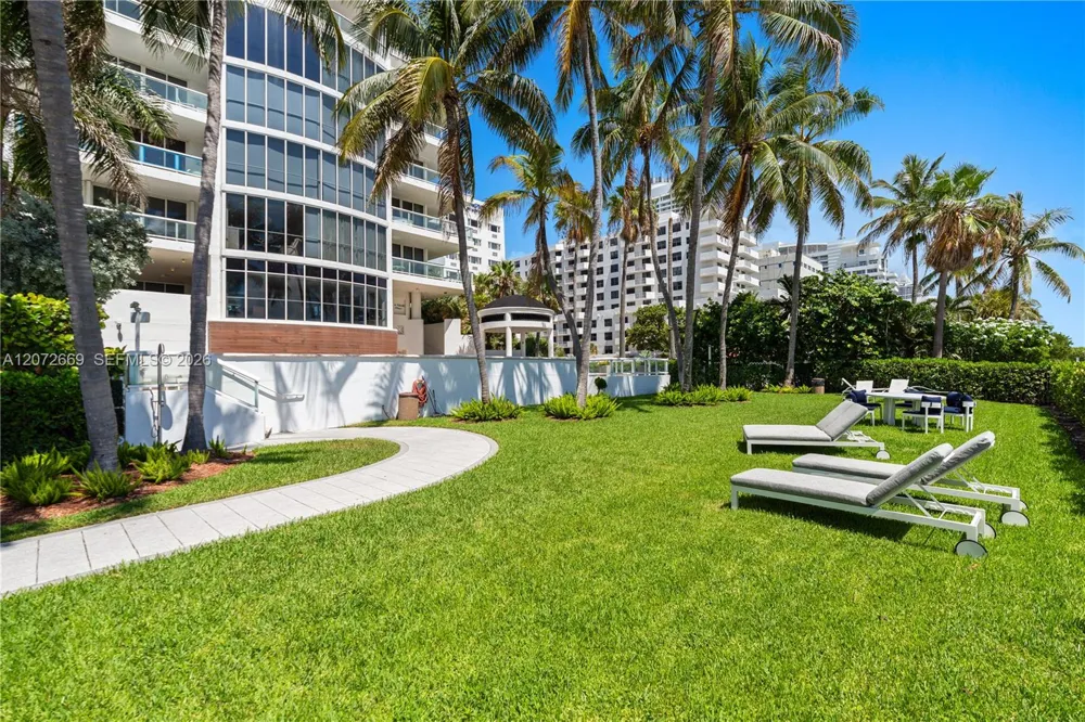 4201 Collins Ave #2202 Miami Beach, FL 33140