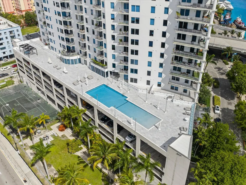 10 SW South River Dr #715 Miami, FL 33130
