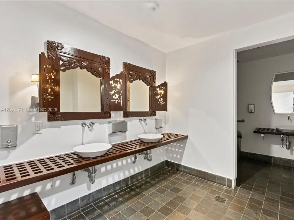 10 SW South River Dr #715 Miami, FL 33130