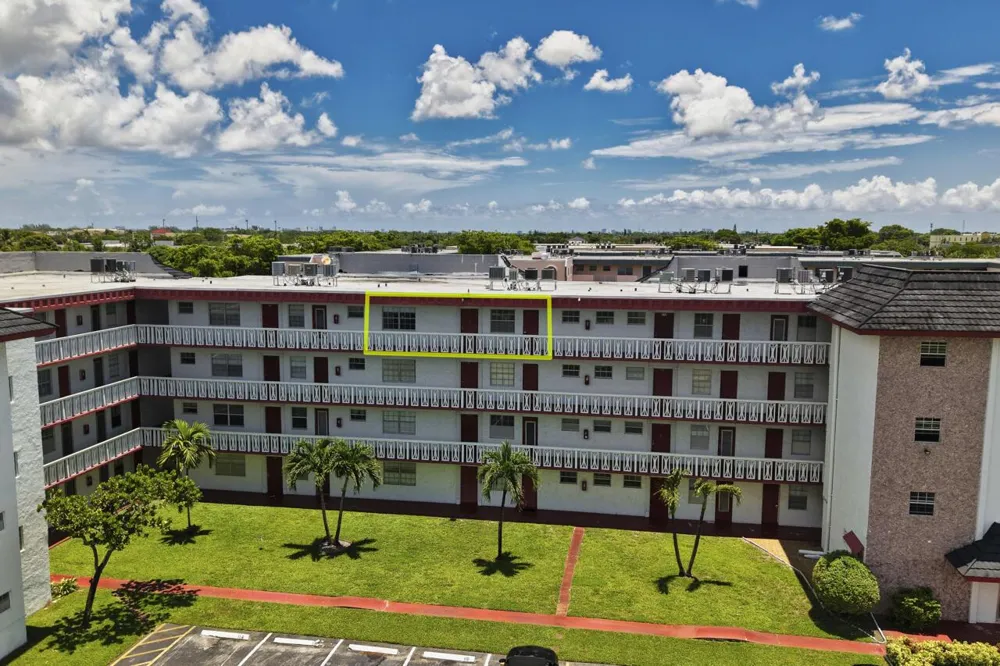 4140 NW 44TH AVENUE #411 Lauderdale Lakes, FL 33319