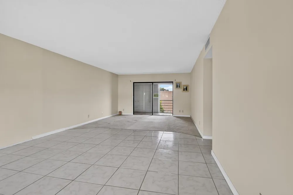 4140 NW 44TH AVENUE #411 Lauderdale Lakes, FL 33319