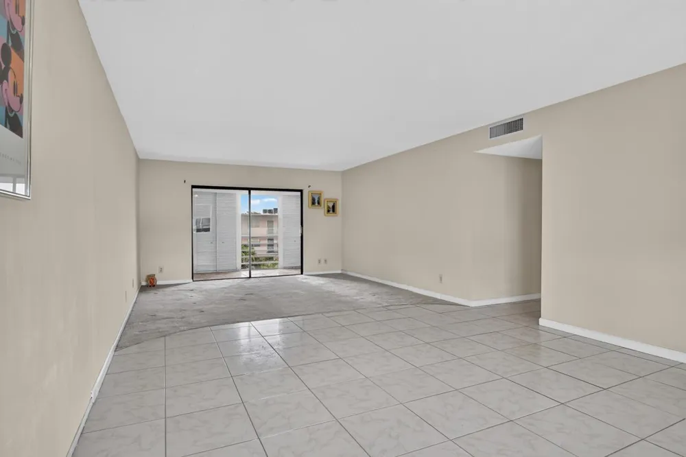 4140 NW 44TH AVENUE #411 Lauderdale Lakes, FL 33319