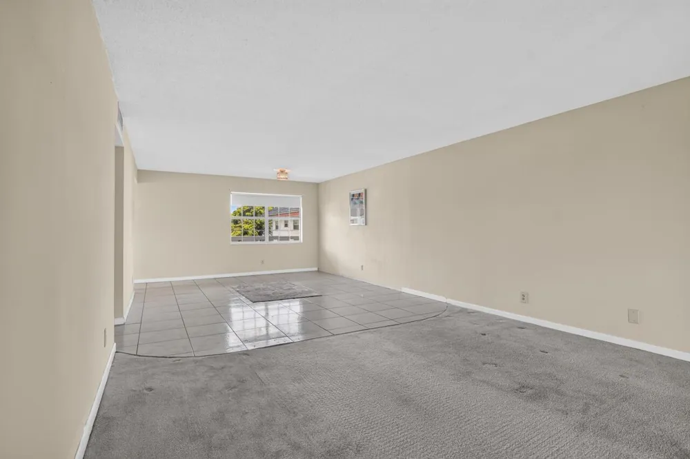 4140 NW 44TH AVENUE #411 Lauderdale Lakes, FL 33319