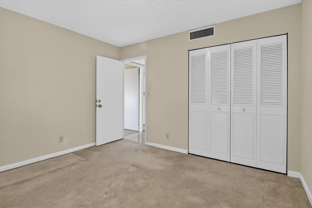 4140 NW 44TH AVENUE #411 Lauderdale Lakes, FL 33319