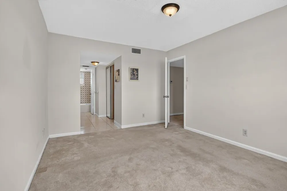 4140 NW 44TH AVENUE #411 Lauderdale Lakes, FL 33319