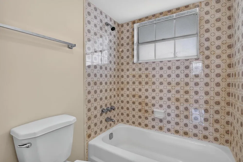 4140 NW 44TH AVENUE #411 Lauderdale Lakes, FL 33319