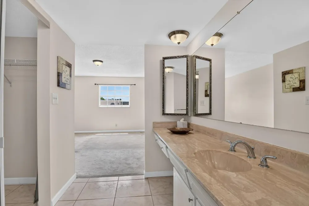 4140 NW 44TH AVENUE #411 Lauderdale Lakes, FL 33319