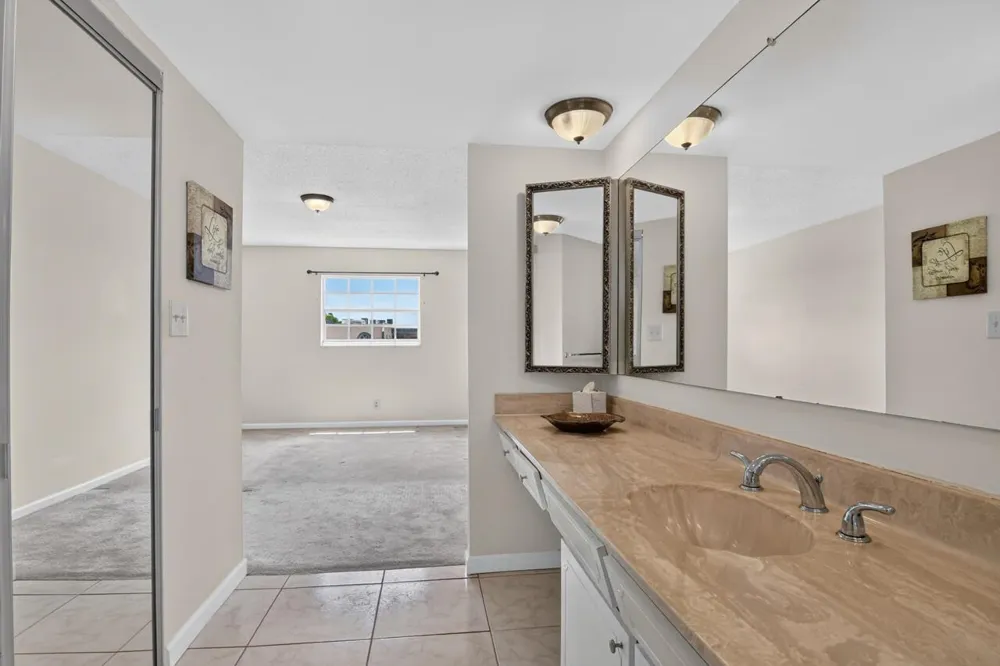 4140 NW 44TH AVENUE #411 Lauderdale Lakes, FL 33319