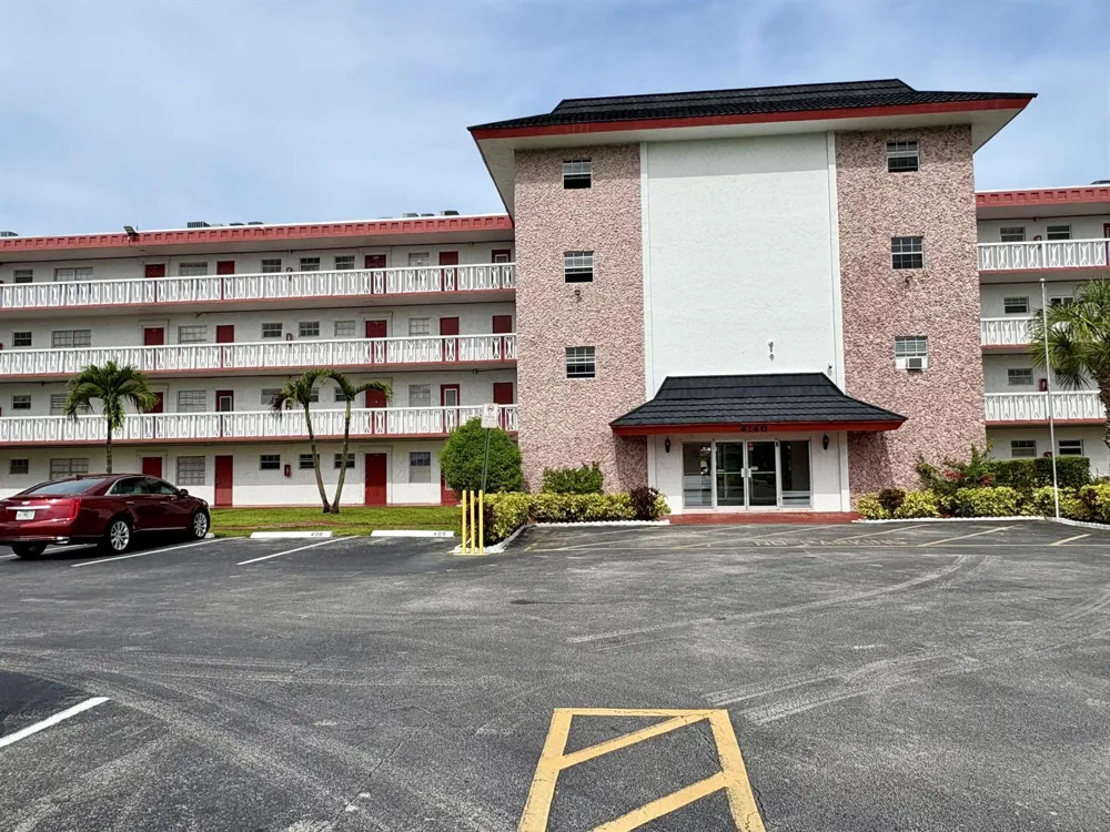 4140 NW 44TH AVENUE #411 Lauderdale Lakes, FL 33319