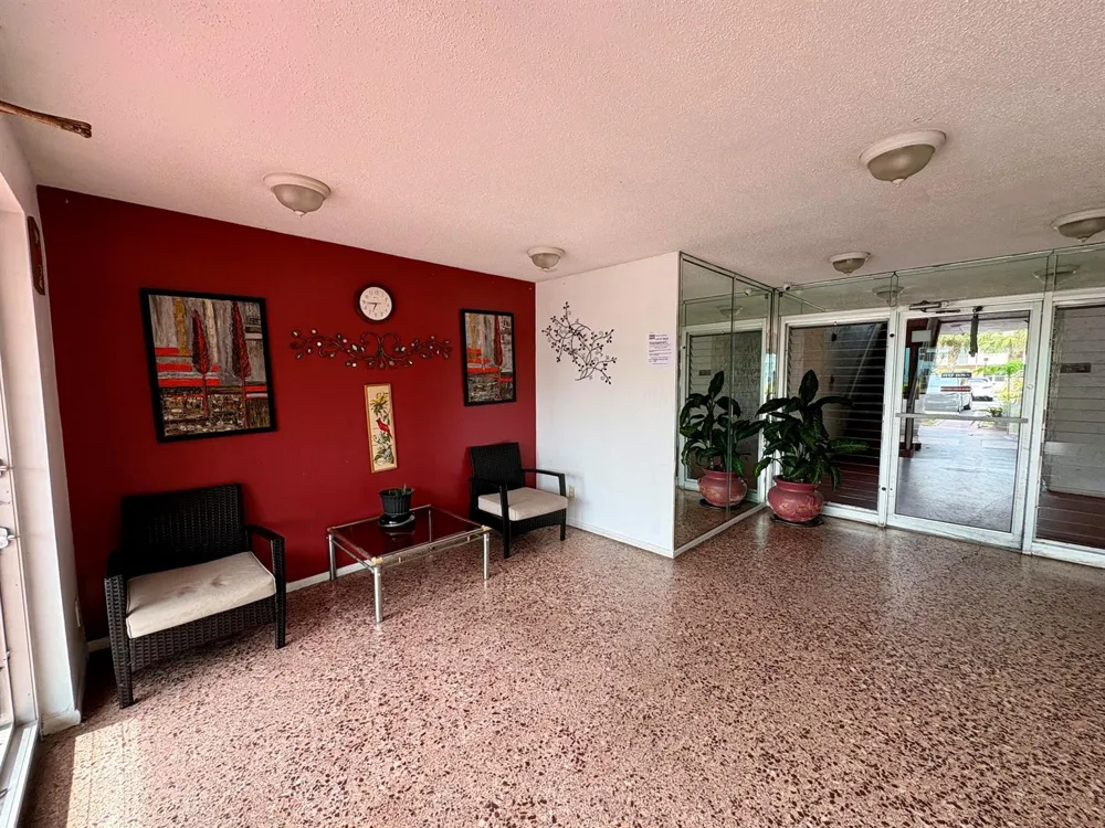 4140 NW 44TH AVENUE #411 Lauderdale Lakes, FL 33319