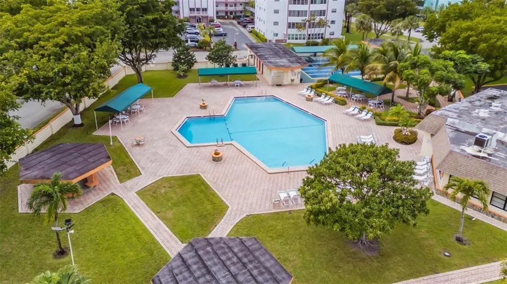 4140 NW 44TH AVENUE #411 Lauderdale Lakes, FL 33319