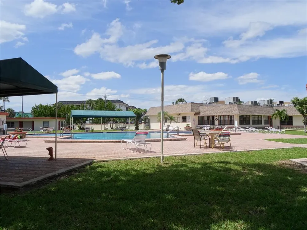 4140 NW 44TH AVENUE #411 Lauderdale Lakes, FL 33319