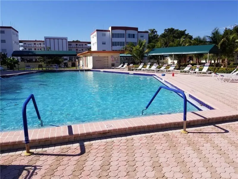 4140 NW 44TH AVENUE #411 Lauderdale Lakes, FL 33319
