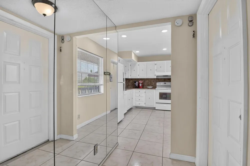 4140 NW 44TH AVENUE #411 Lauderdale Lakes, FL 33319