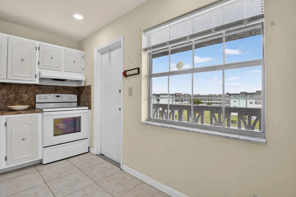 4140 NW 44TH AVENUE #411 Lauderdale Lakes, FL 33319
