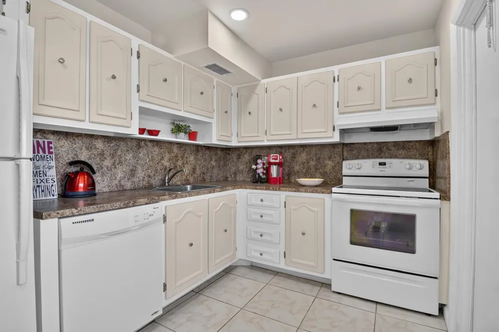 4140 NW 44TH AVENUE #411 Lauderdale Lakes, FL 33319