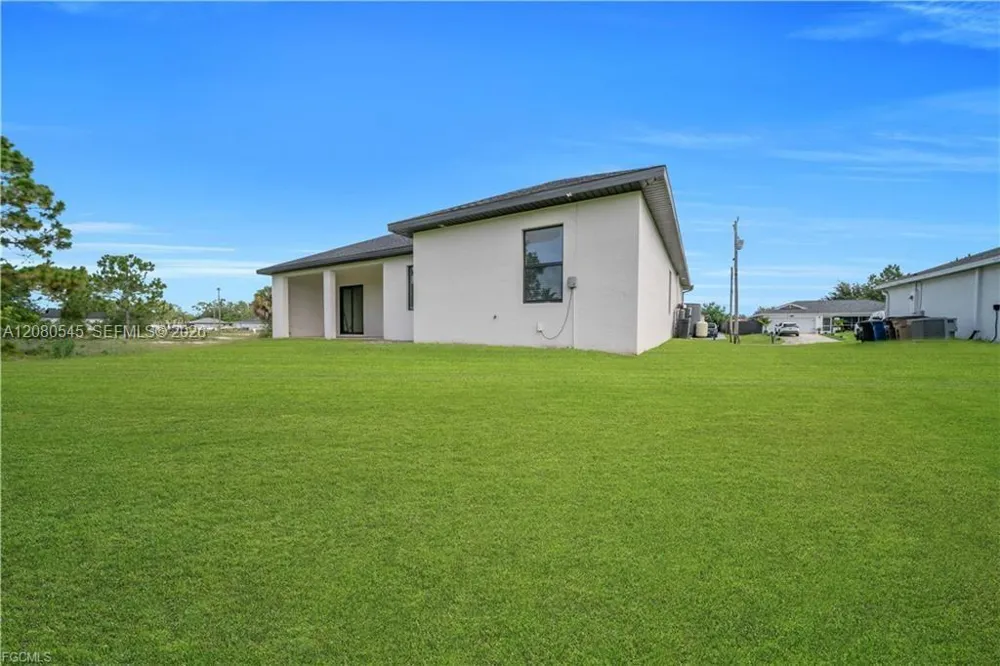 3509 38th ST SW Lehigh Acres, FL 33976