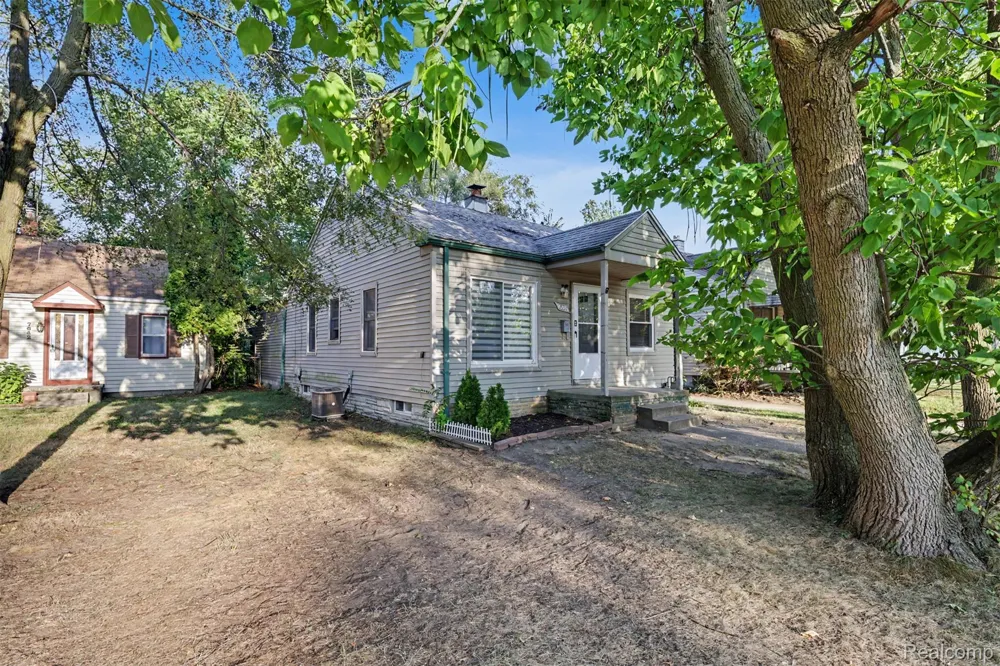 7634 Hazelton Street Dearborn Heights City, MI 48127