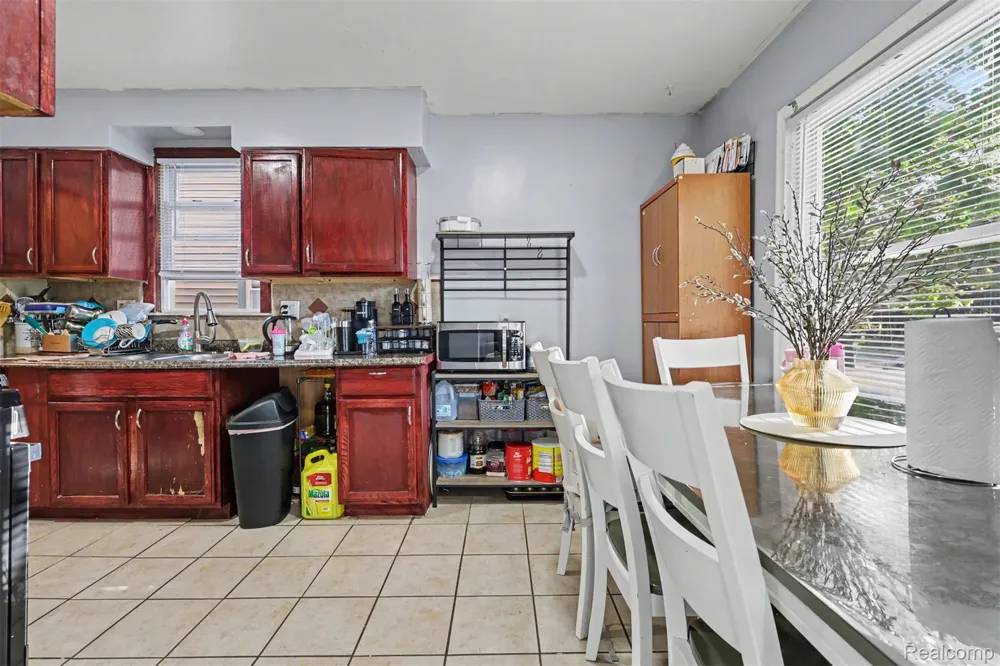7634 Hazelton Street Dearborn Heights City, MI 48127
