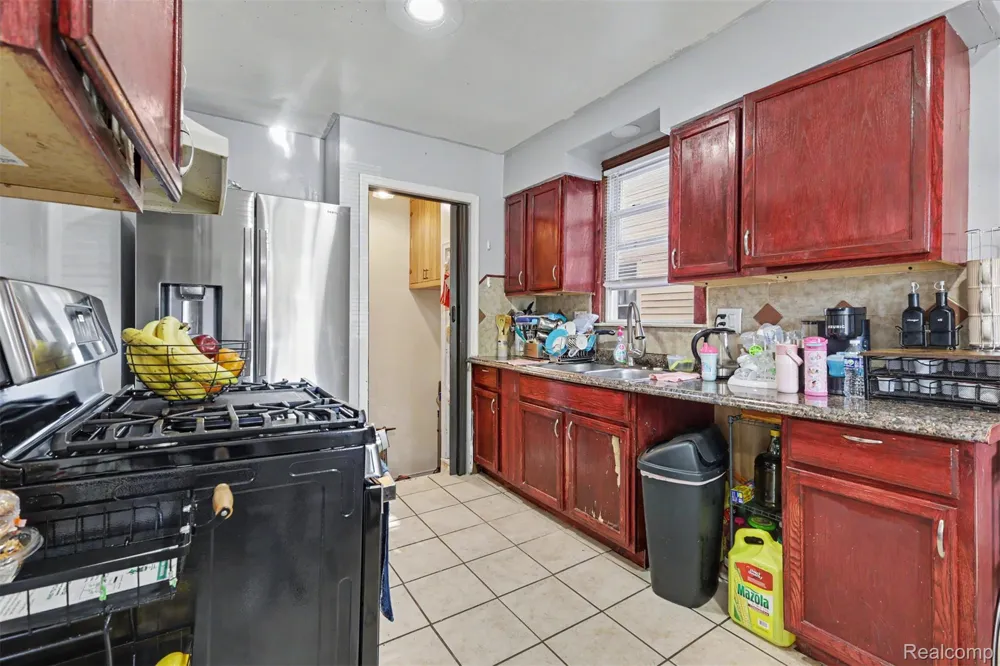 7634 Hazelton Street Dearborn Heights City, MI 48127