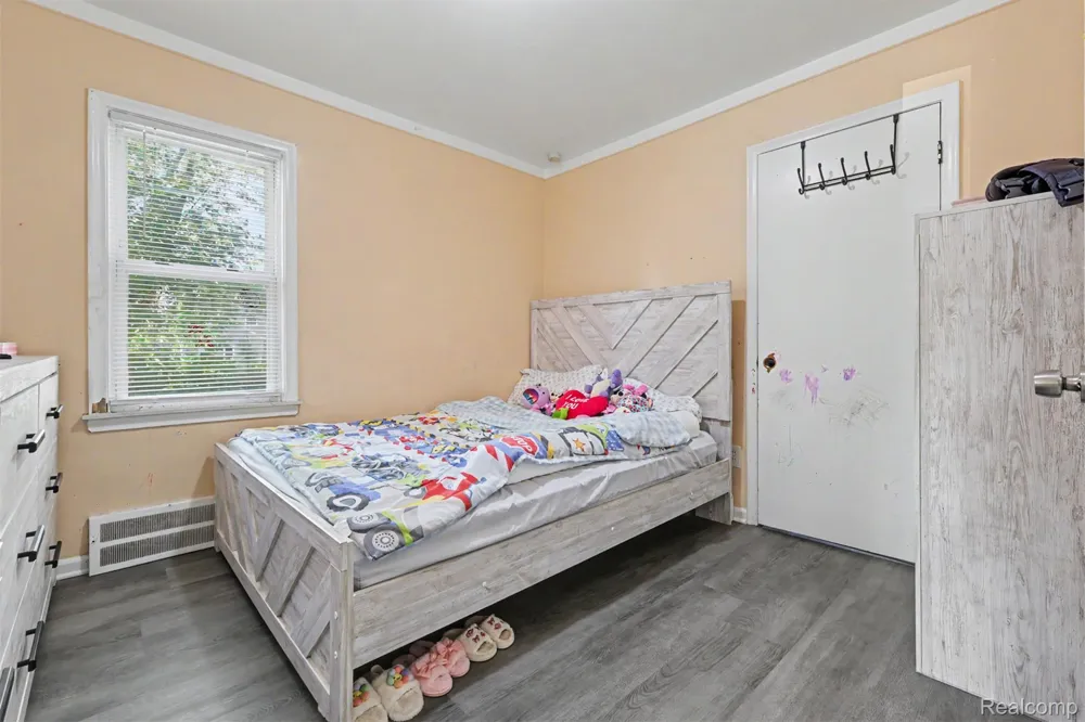 7634 Hazelton Street Dearborn Heights City, MI 48127