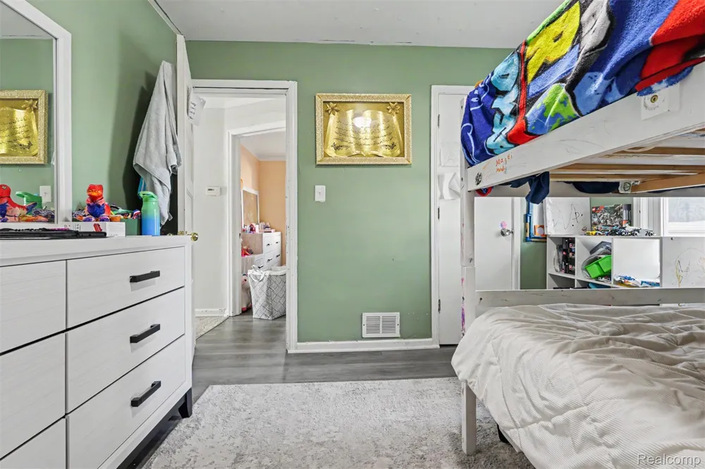 7634 Hazelton Street Dearborn Heights City, MI 48127