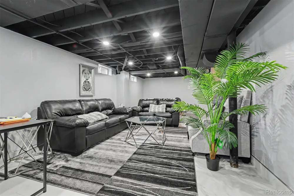 7634 Hazelton Street Dearborn Heights City, MI 48127