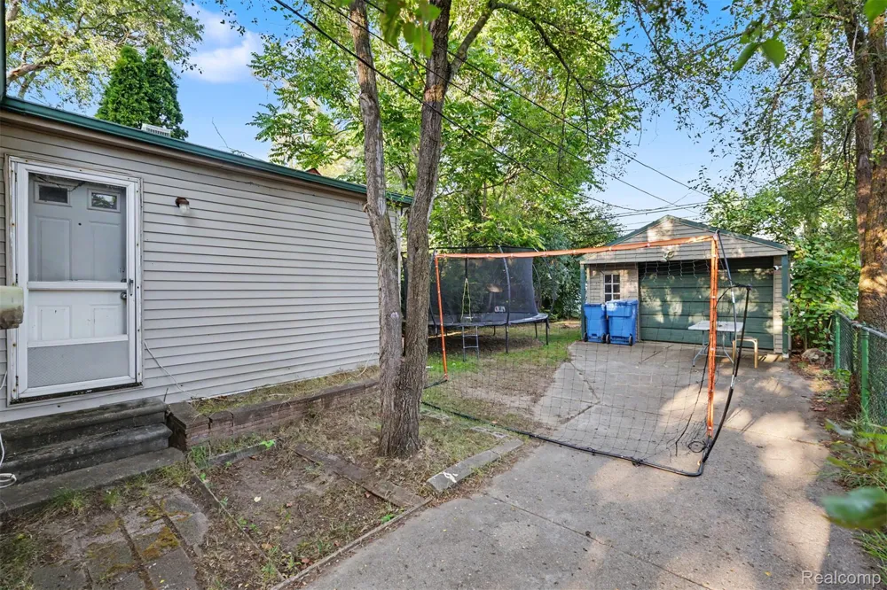 7634 Hazelton Street Dearborn Heights City, MI 48127