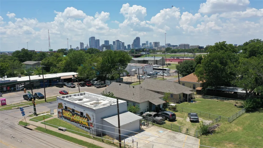820 S Carroll Avenue Dallas, TX 75223