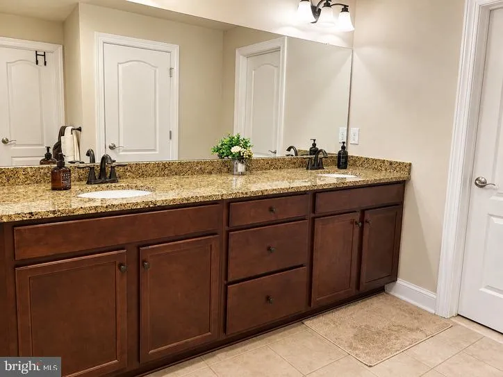 402 GARDENIA Mullica Hill, NJ 08062