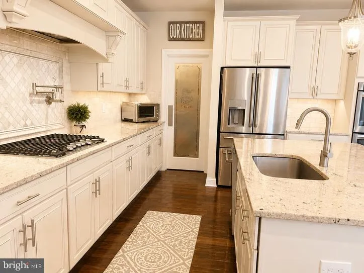 402 GARDENIA Mullica Hill, NJ 08062