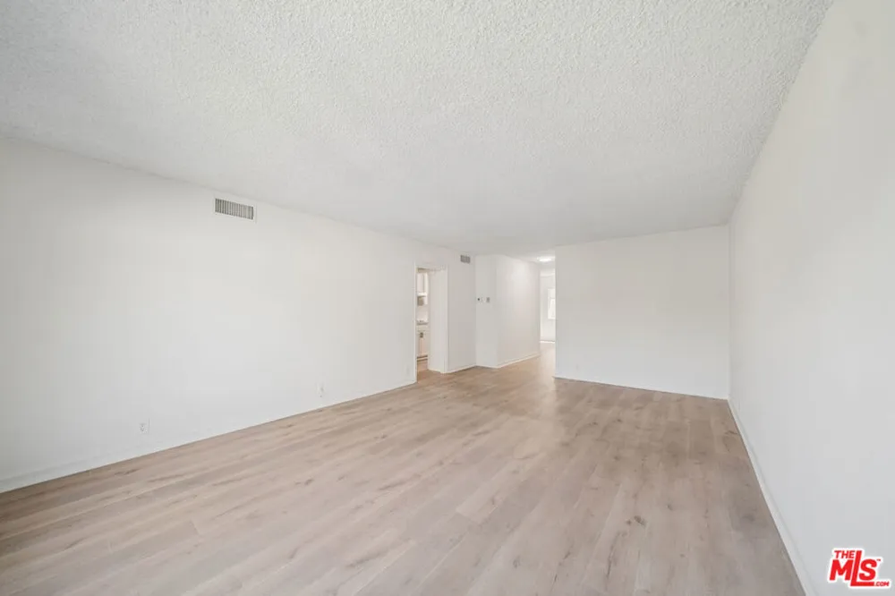 250 Almont Drive #6 Beverly Hills, CA 90211