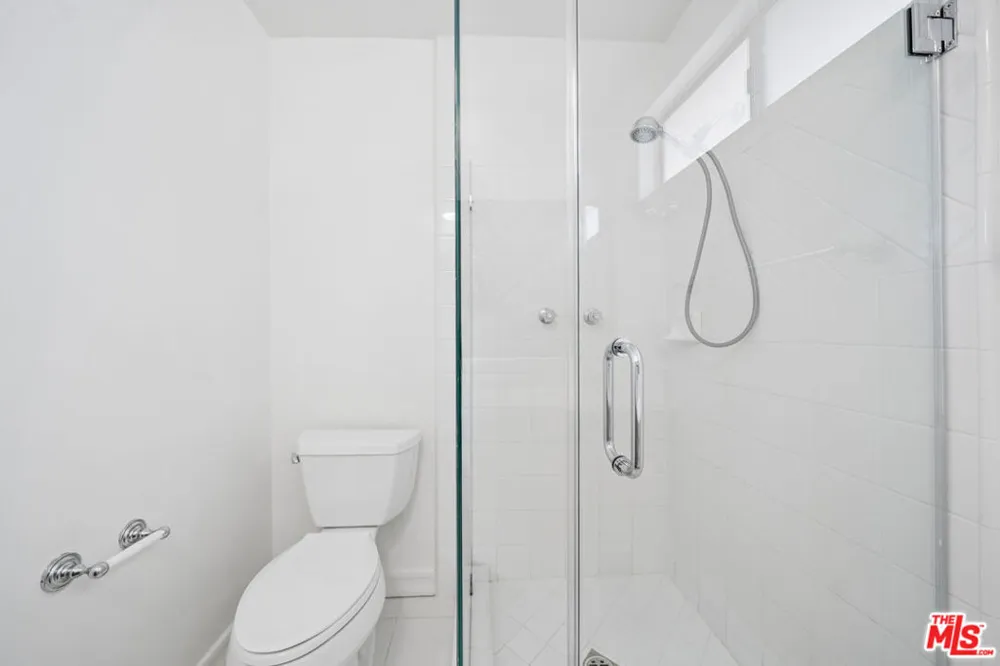 250 Almont Drive #6 Beverly Hills, CA 90211