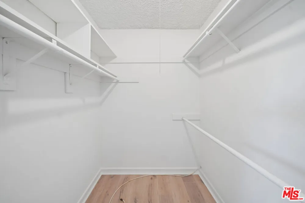 250 Almont Drive #6 Beverly Hills, CA 90211