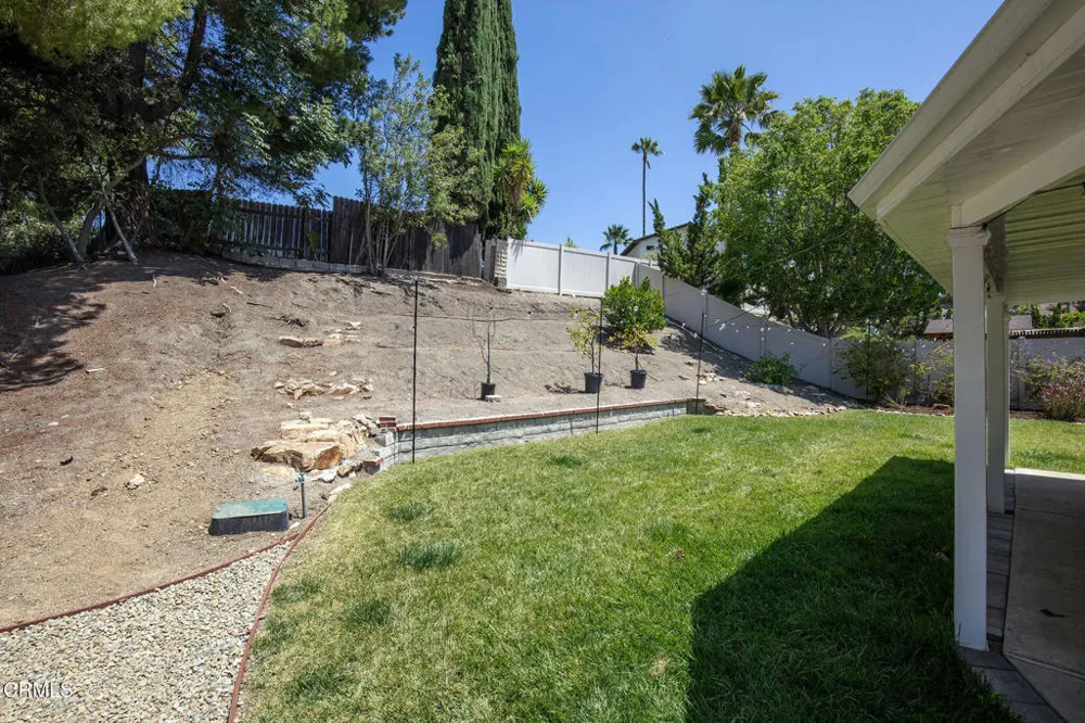 335 W Avenida De Las Flores Thousand Oaks, CA 91360