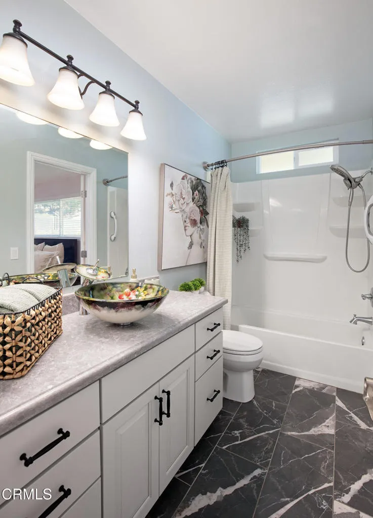 335 W Avenida De Las Flores Thousand Oaks, CA 91360