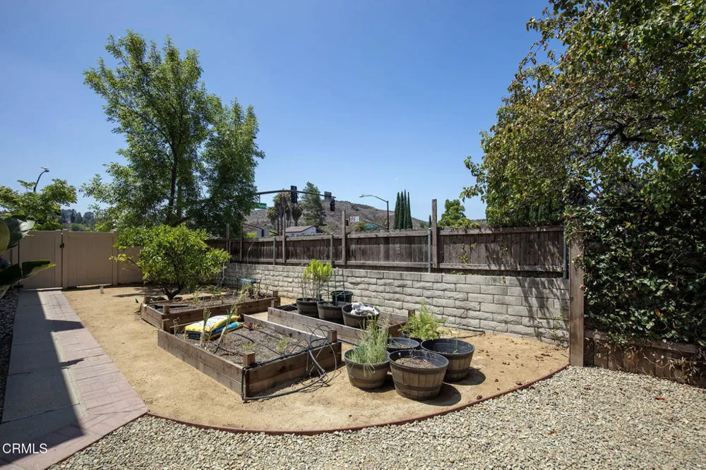 335 W Avenida De Las Flores Thousand Oaks, CA 91360