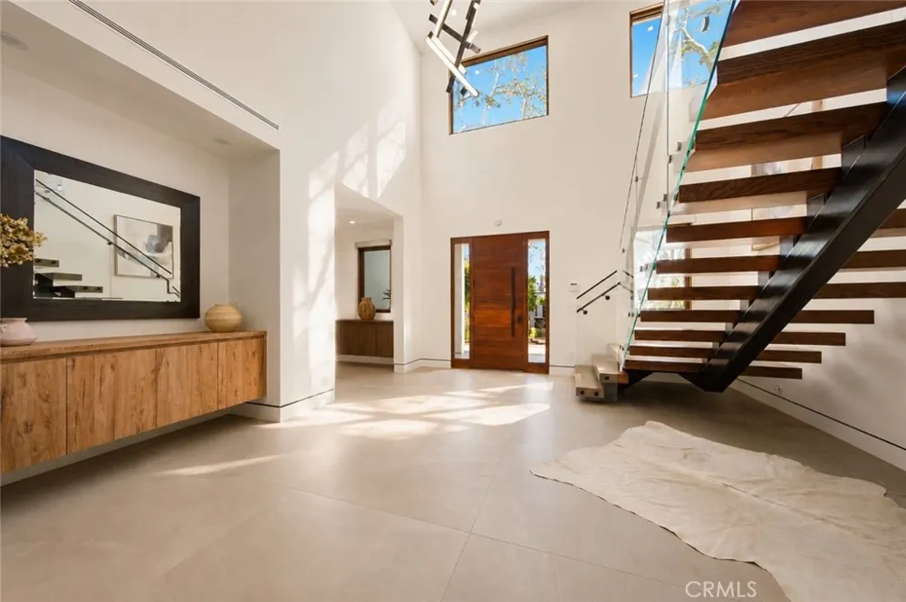 23262 Gonzales Drive Woodland Hills, CA 91367