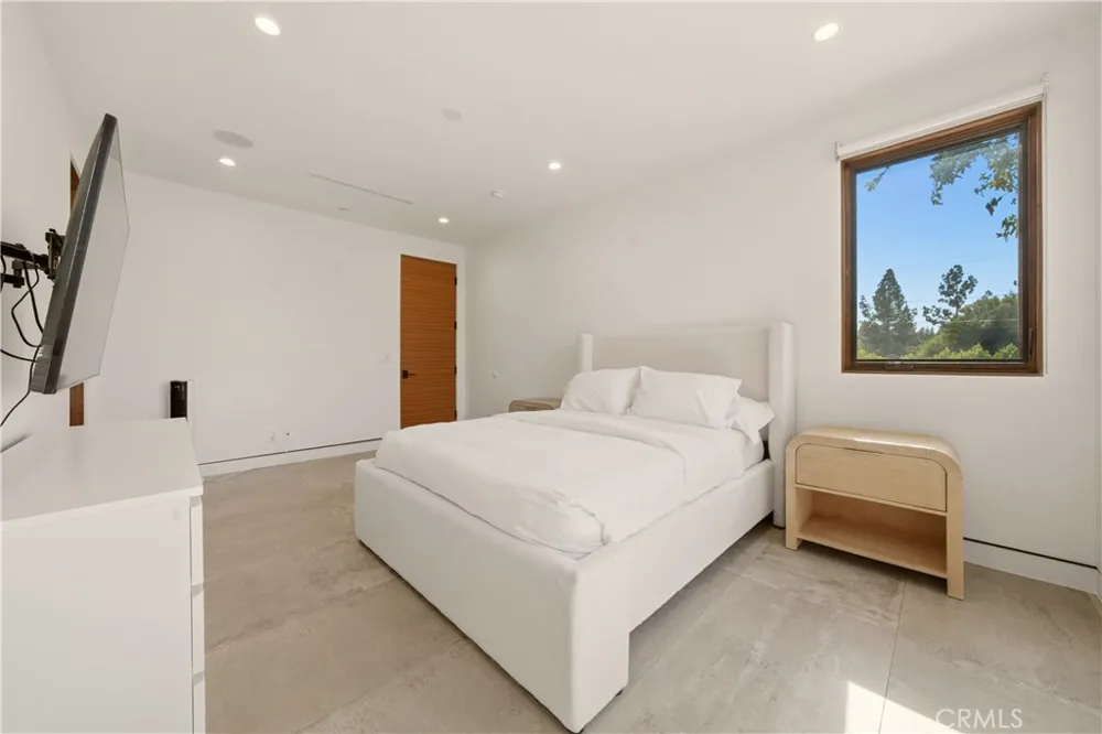 23262 Gonzales Drive Woodland Hills, CA 91367