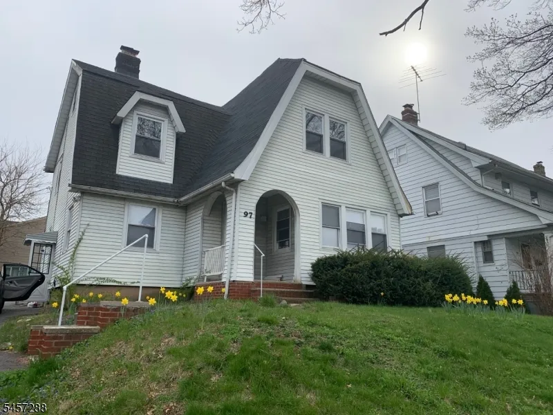 97 Elliot Pl East Orange City, NJ 07018