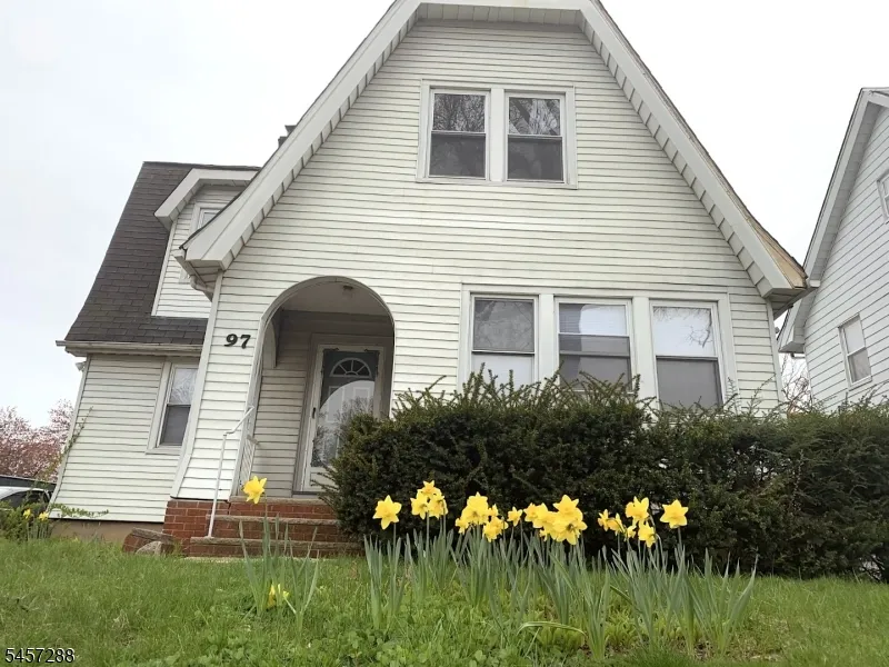 97 Elliot Pl East Orange City, NJ 07018