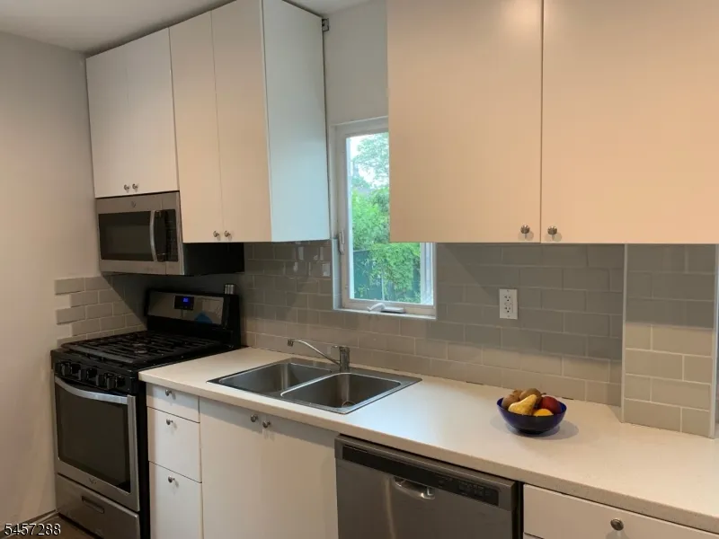 97 Elliot Pl East Orange City, NJ 07018