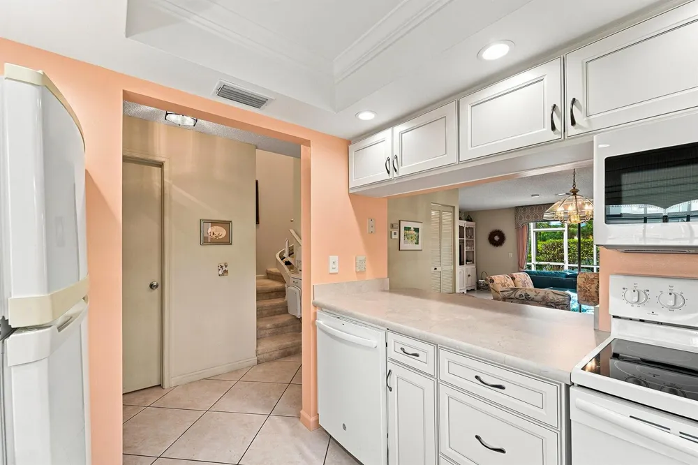 211 Waterside Drive Hypoluxo, FL 33462
