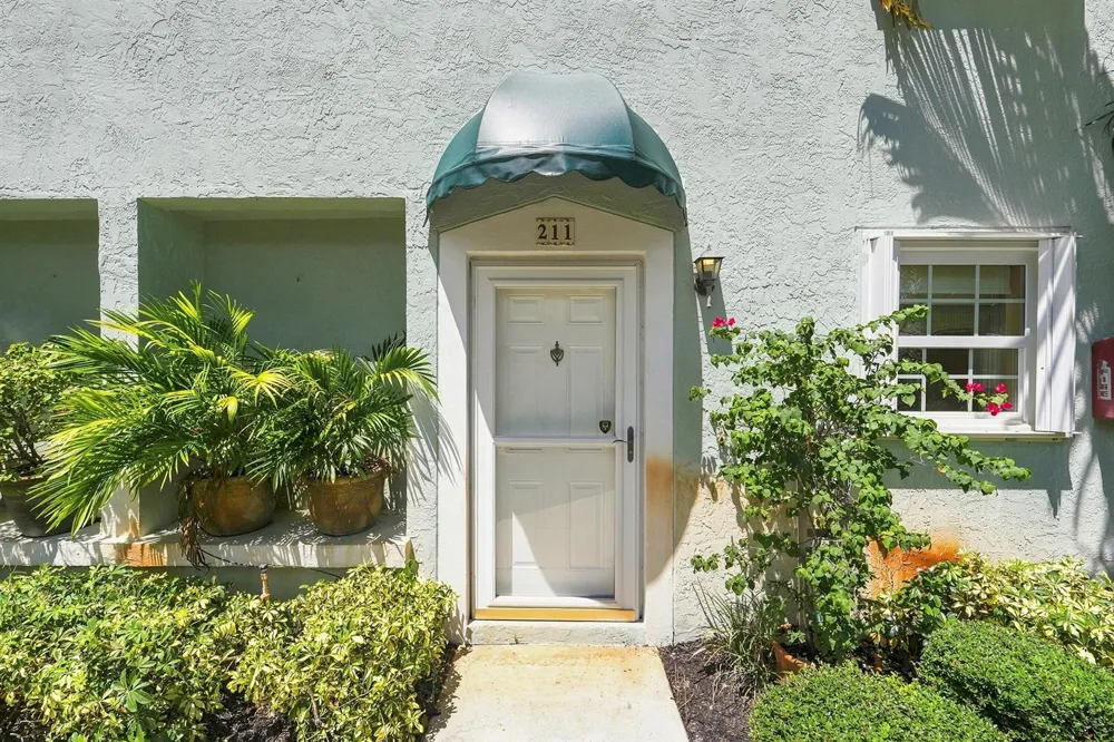 211 Waterside Drive Hypoluxo, FL 33462