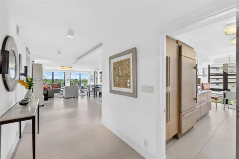 5500 Collins Ave #702