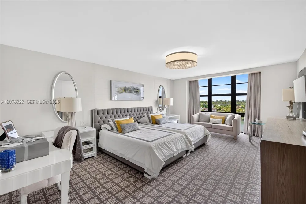 5500 Collins Ave #702 Miami Beach, FL 33140