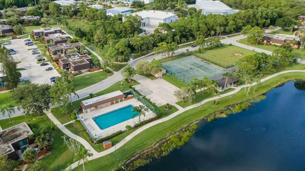 6431 SE WINDSONG LANE #117 Stuart, FL 34997