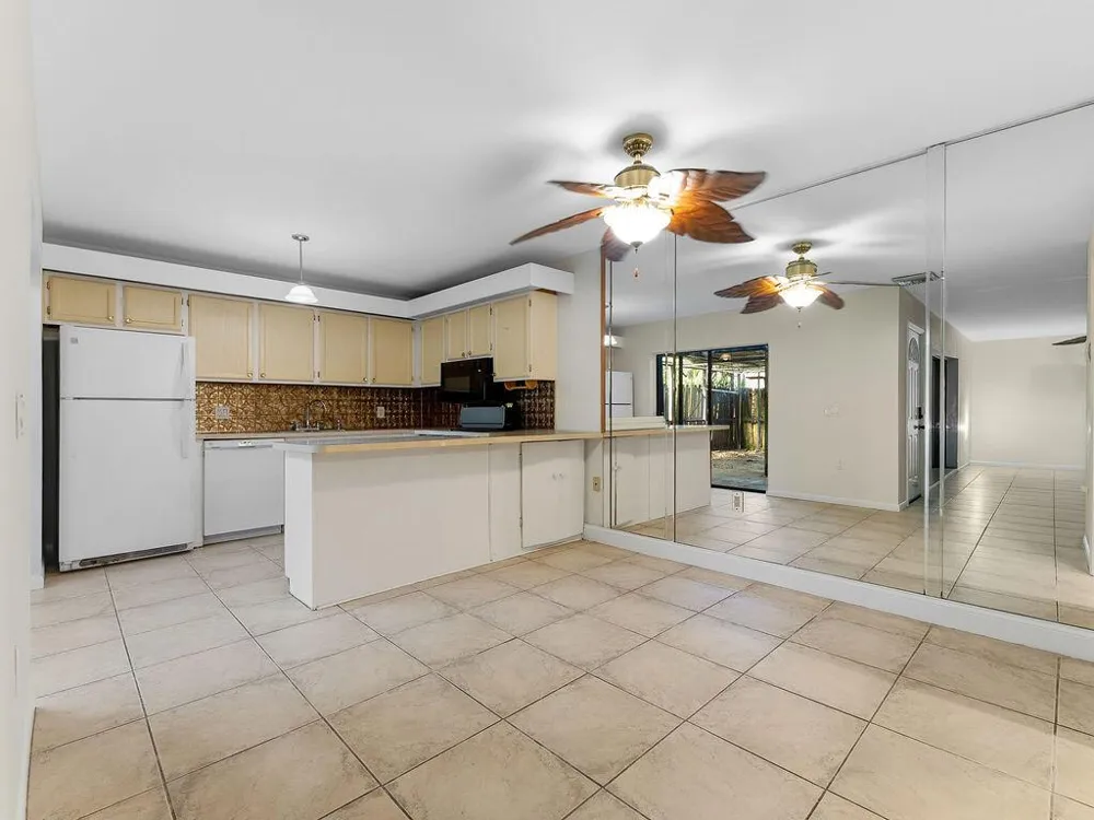 6431 SE WINDSONG LANE #117 Stuart, FL 34997