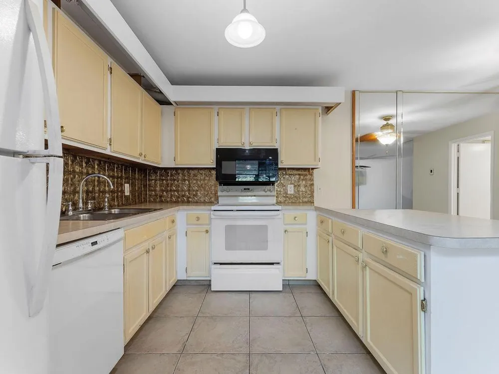 6431 SE WINDSONG LANE #117 Stuart, FL 34997