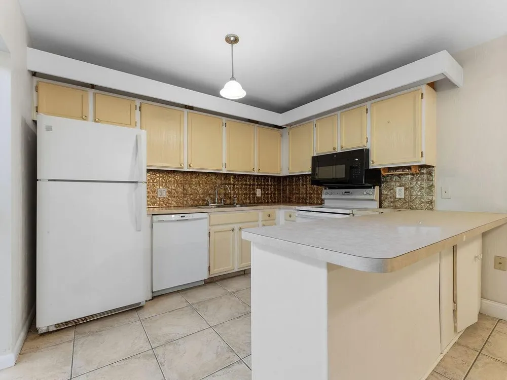 6431 SE WINDSONG LANE #117 Stuart, FL 34997